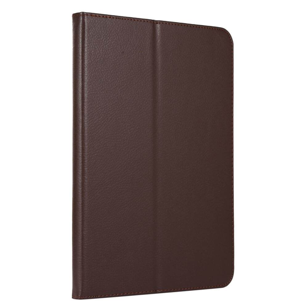 Étui en cuir marron pour tablette, fermé et debout.