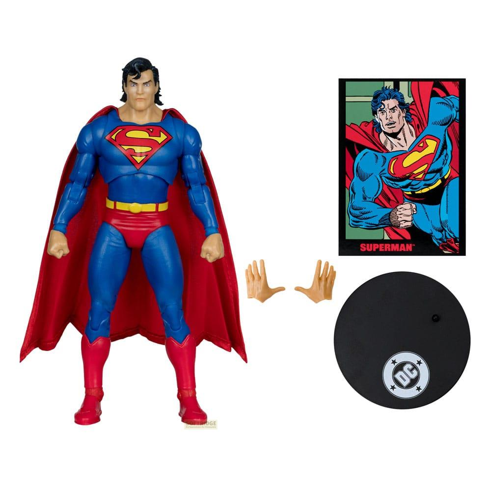 Figura de acción de Superman con capa, manos extra, soporte y arte de cómic.