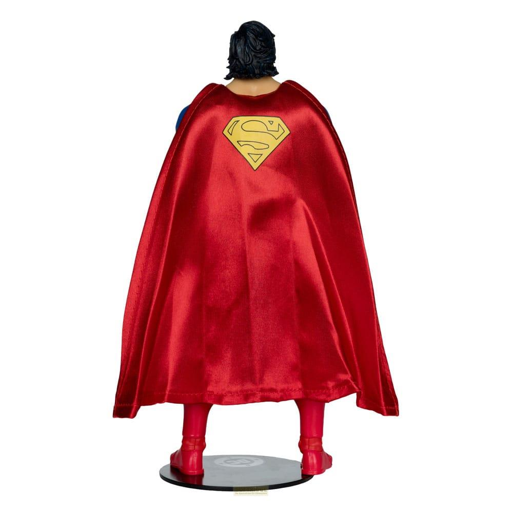 Figura de Superman de espaldas con capa roja y logo S amarillo en la espalda.