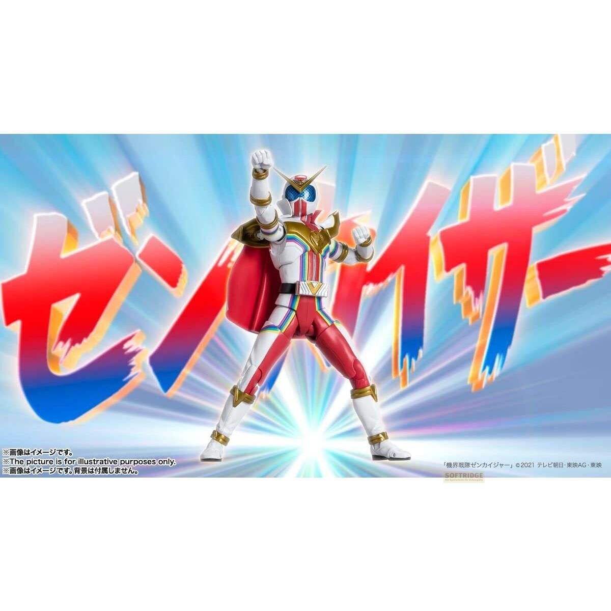 Un'action figure di supereroe in bianco, rosso, oro e blu, con un mantello rosso, in posa eroica su uno sfondo blu con testo giapponese rosso.