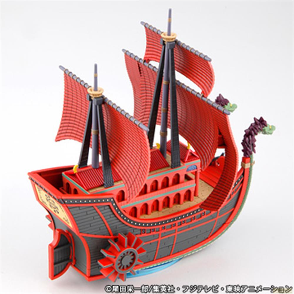 Un modèle détaillé d'un navire rouge et noir avec trois mâts, des voiles rouges et une figure de proue de dragon sur fond blanc.