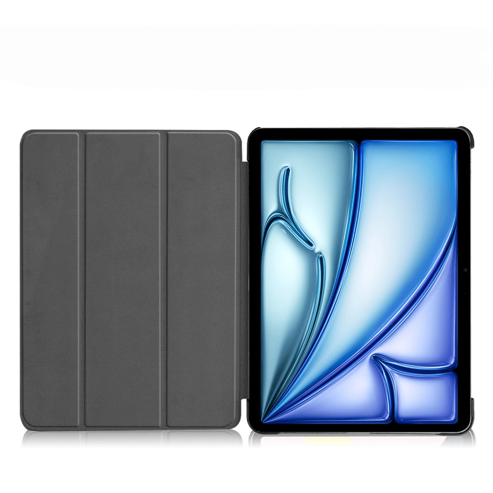 Une tablette grise avec sa couverture ouverte, sur fond blanc.