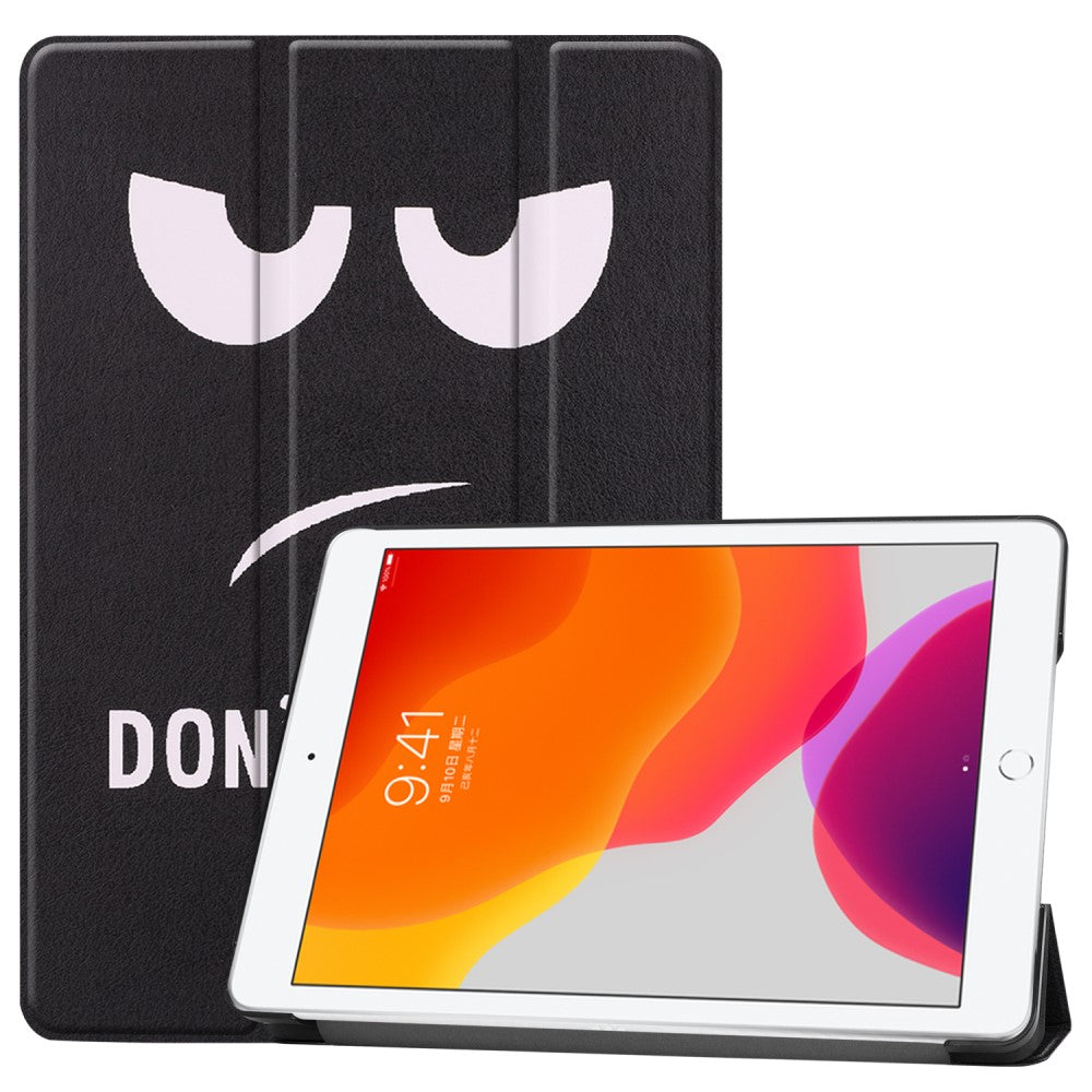 Ein schwarzes Tablet mit einem Emoji-Cover. Das Cover zeigt ein wütendes Gesicht.