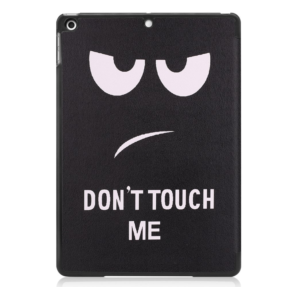 Schwarze Hülle mit grimmigem Gesicht und Text "DON'T TOUCH ME".