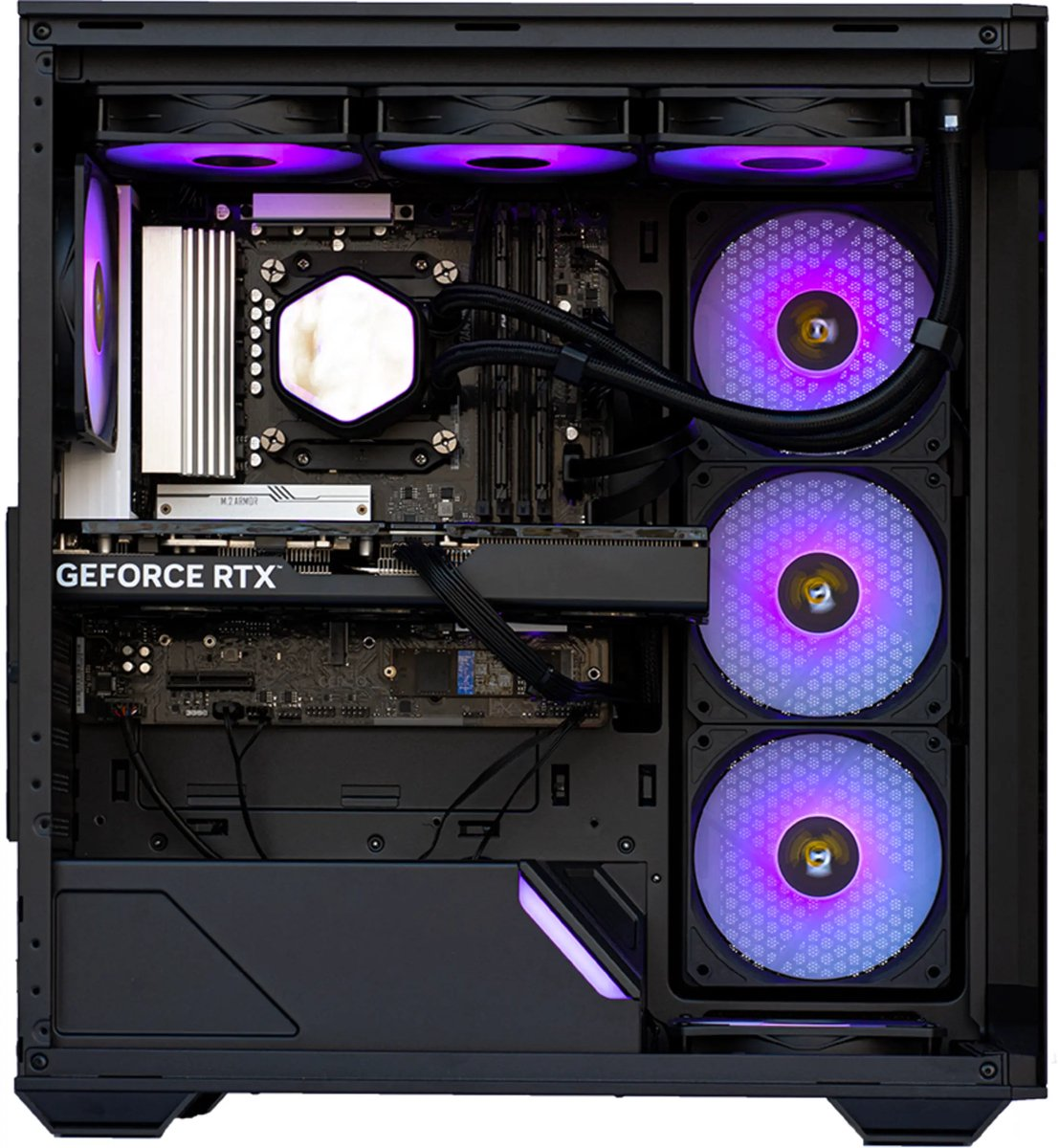 Een open pc-kast met paars verlichte ventilatoren en een RTX-videokaart.