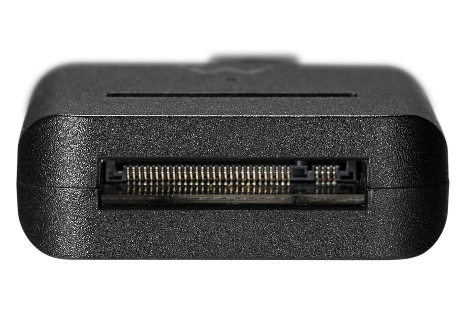Adattatore nero con connettore largo e molti pin.