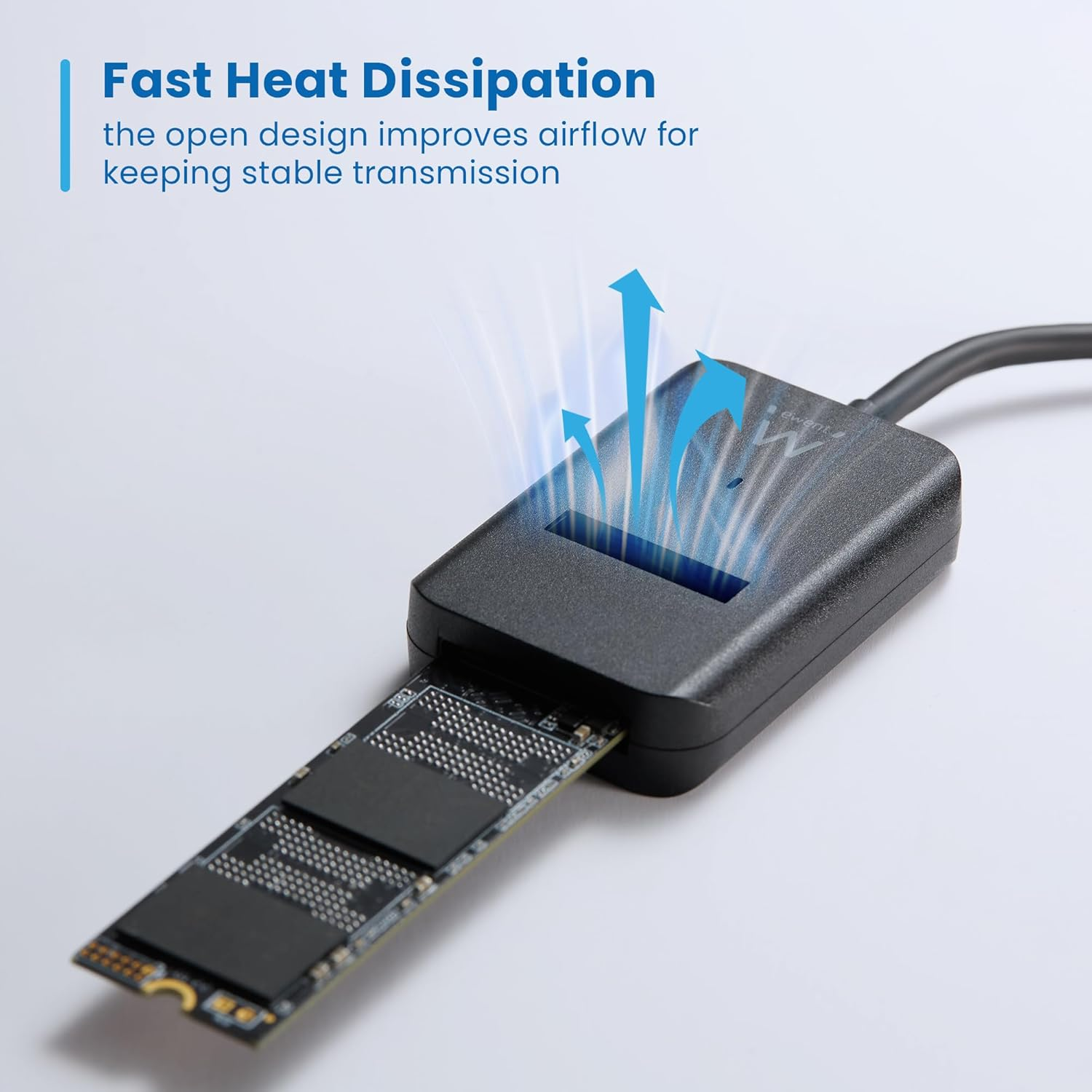 Adattatore SSD con frecce di flusso d'aria che indicano la dissipazione del calore.