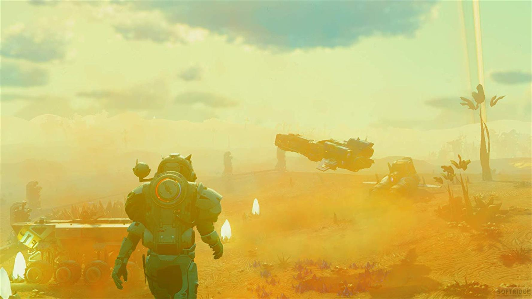 Un astronaute solitaire en combinaison futuriste sur une planète extraterrestre brumeuse et orange, face à un vaisseau spatial en vol stationnaire.