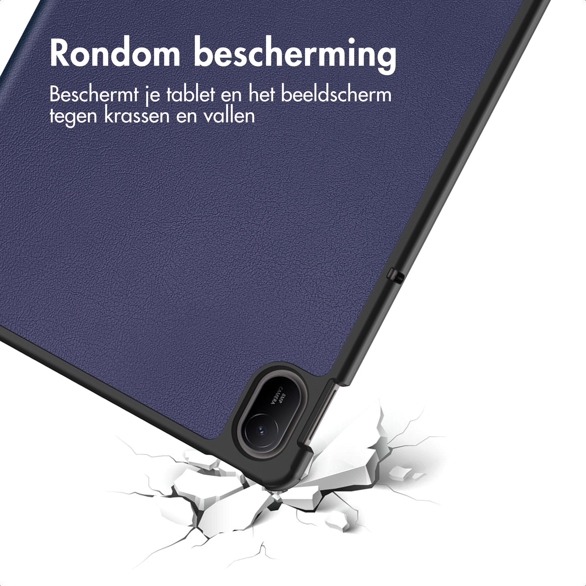 Donkerblauwe hoes met gebarsten witte achtergrond. Camera-uitsparing.