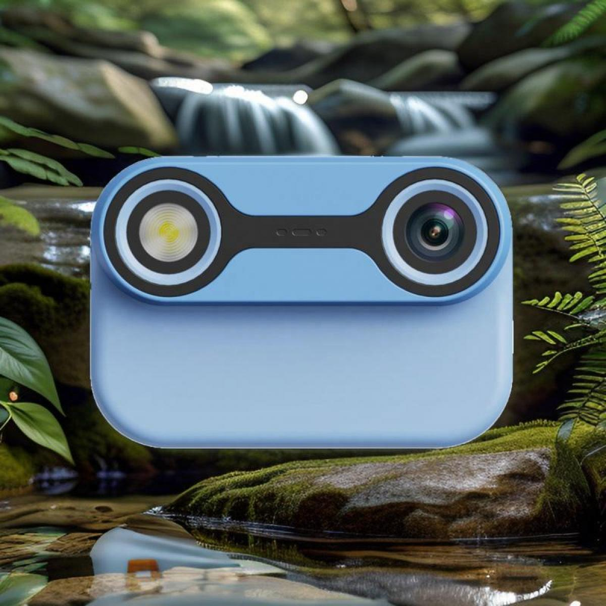 Eine blaue Kamera mit zwei Objektiven steht im Vordergrund, im Hintergrund ein Wasserfall.