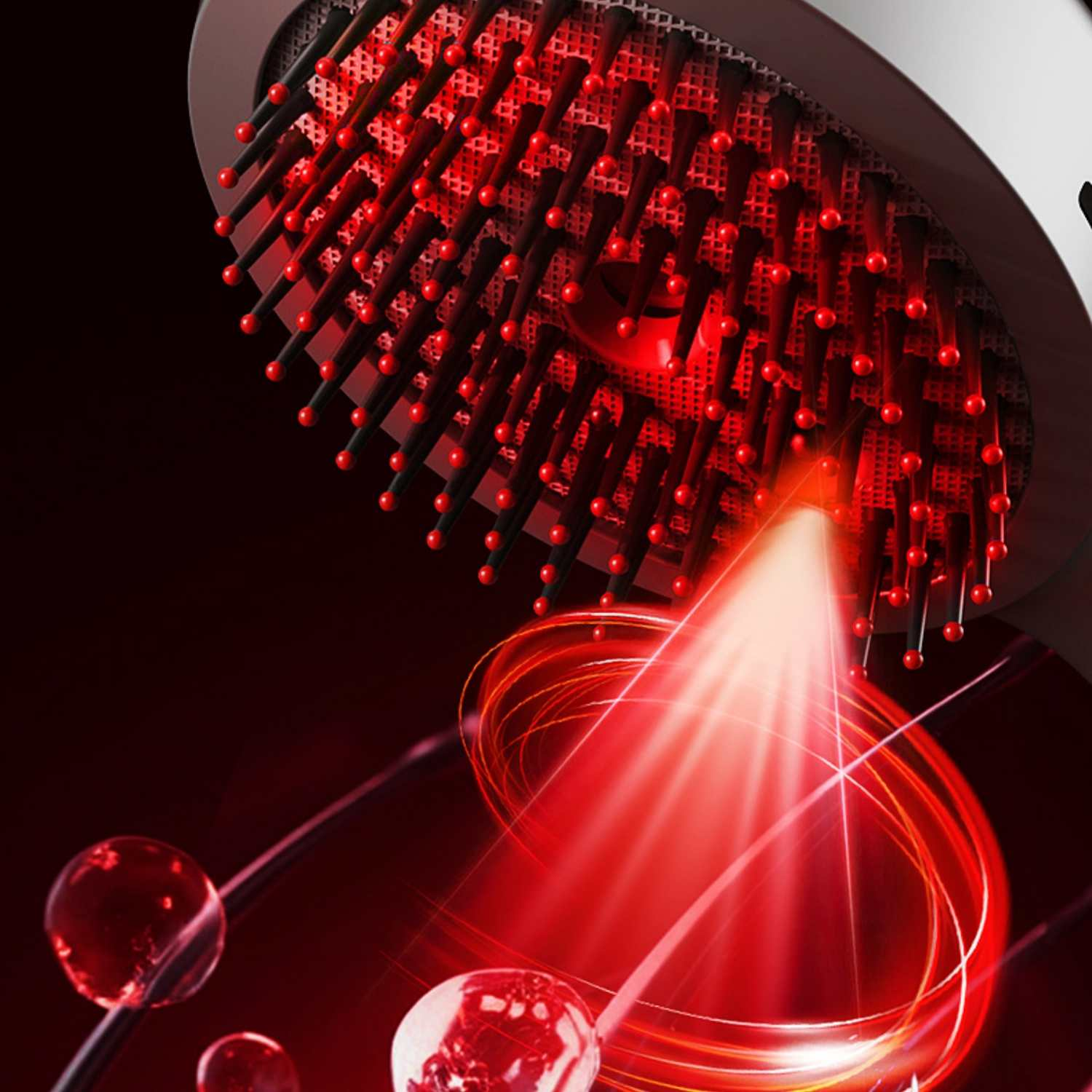 Rotes Licht strahlt von einem Bürstenkopf auf rote Blasen und Haare.