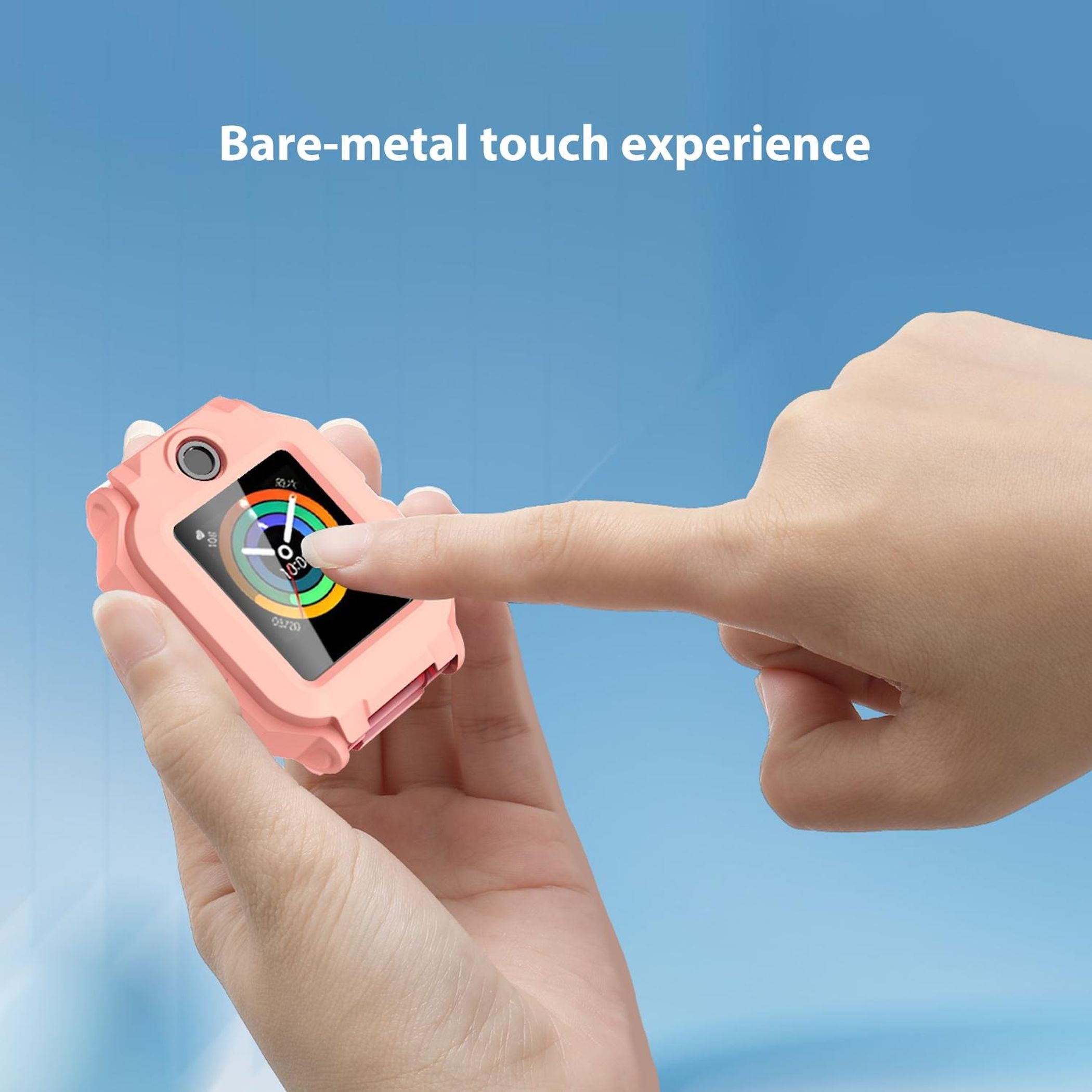 Una persona tocca lo schermo di uno smartwatch rosa con display circolare.