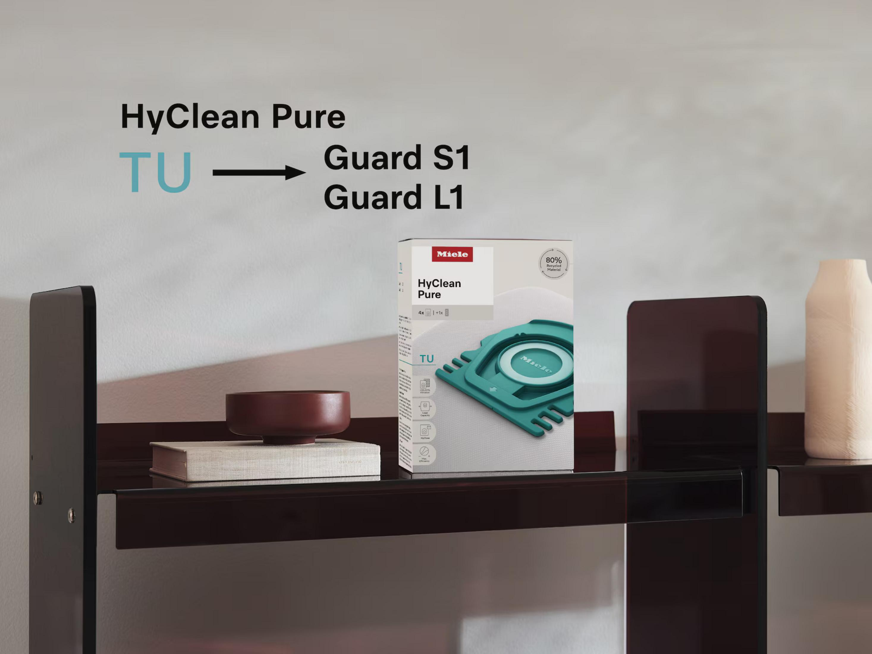 Sacco Miele HyClean Pure su scaffale, con testo e un sacco.