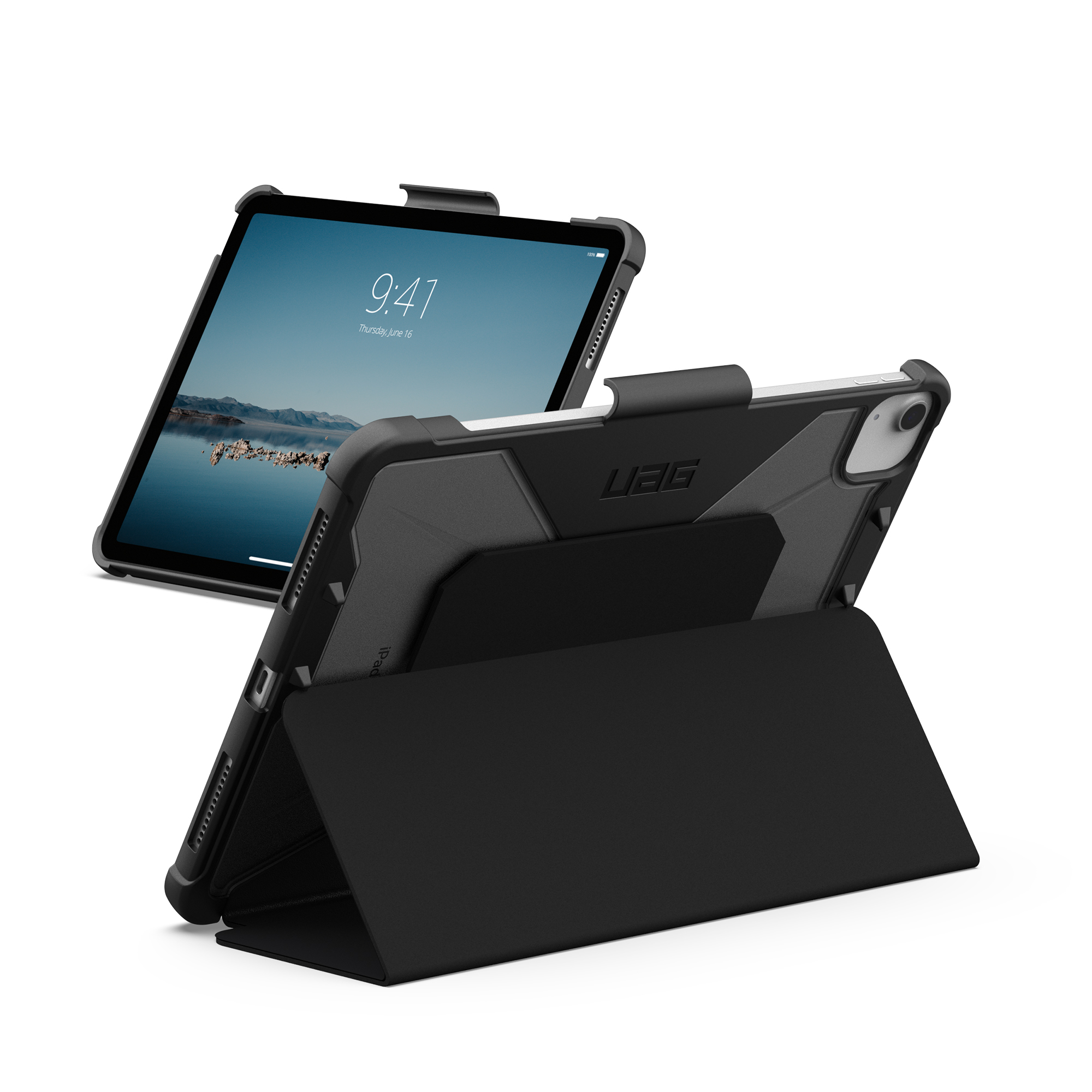 Czarny tablet w etui ochronnym stoi pionowo.