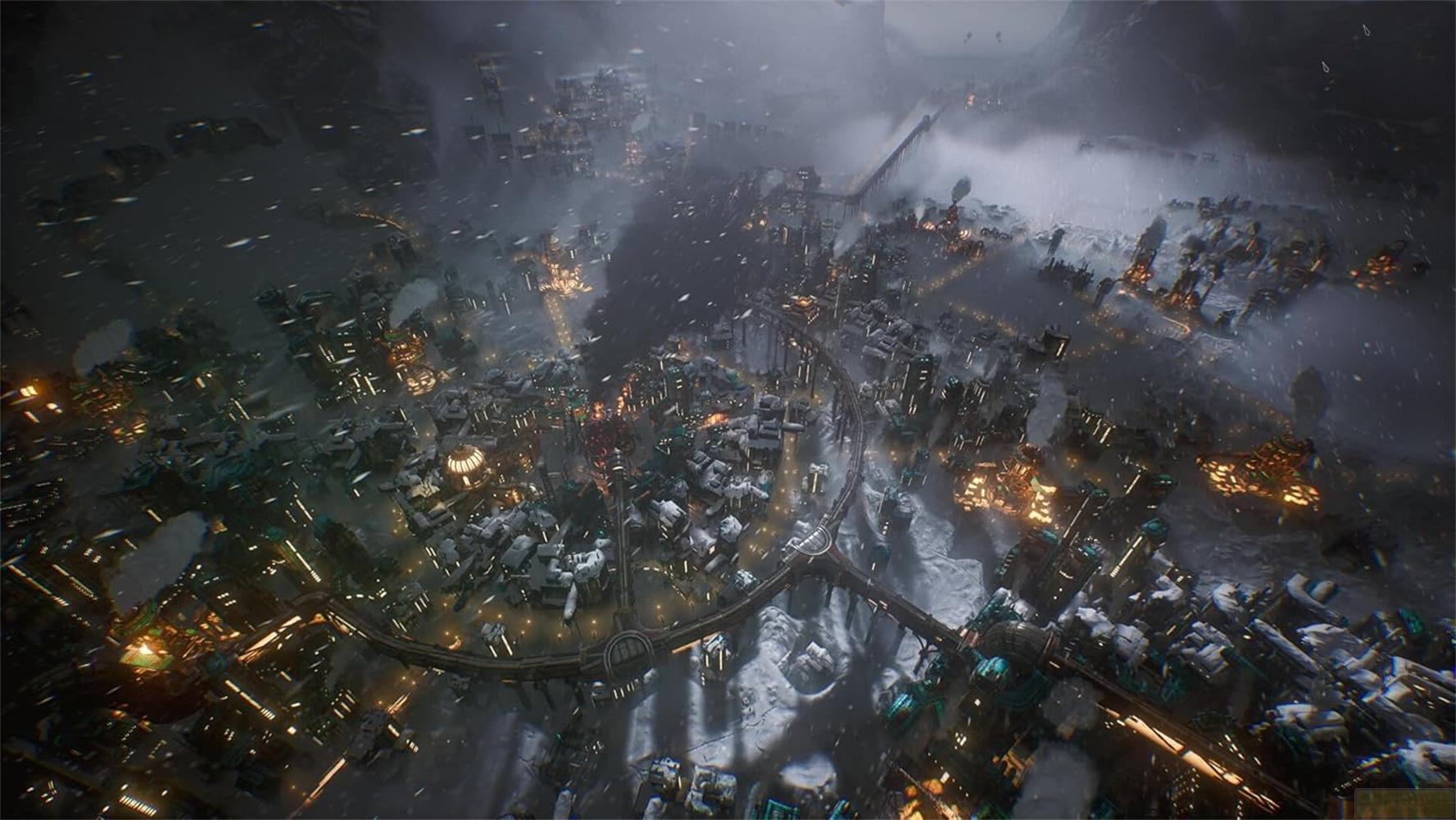 Una città innevata con luci che brillano nell'oscurità.