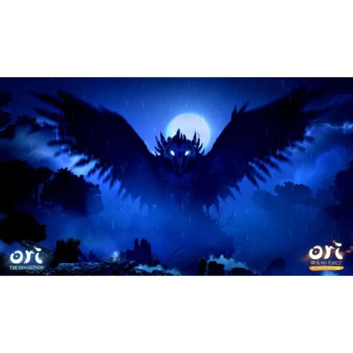 Un grande uccello scuro con occhi blu luminosi e ali spiegate incombe su una foresta oscura e nebbiosa sotto la luna piena.