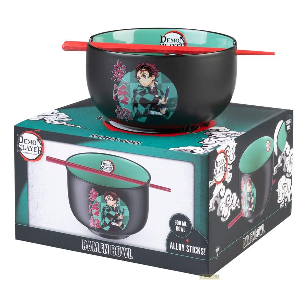 Bol de ramen negro con diseño de Tanjiro, palillos rojos y embalaje.