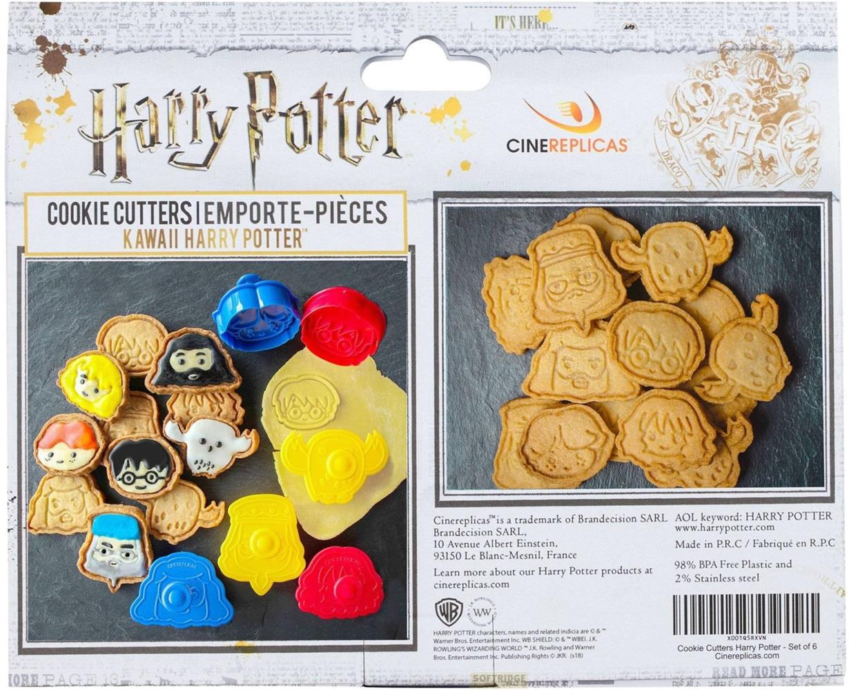 Harry Potter Keksausstecher-Set mit bunten Plastikformen und Keksen.