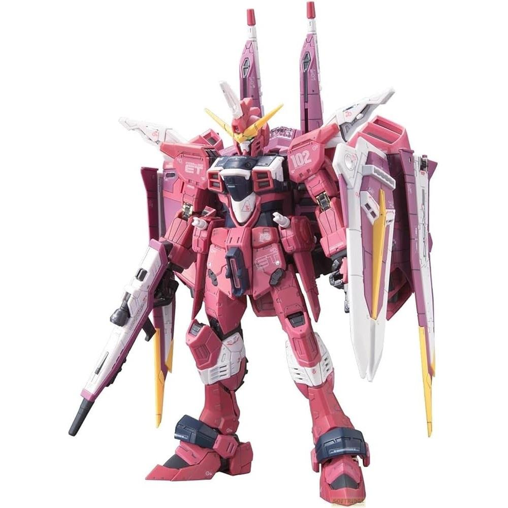 Un robot Gundam rose avec un pistolet et des ailes.