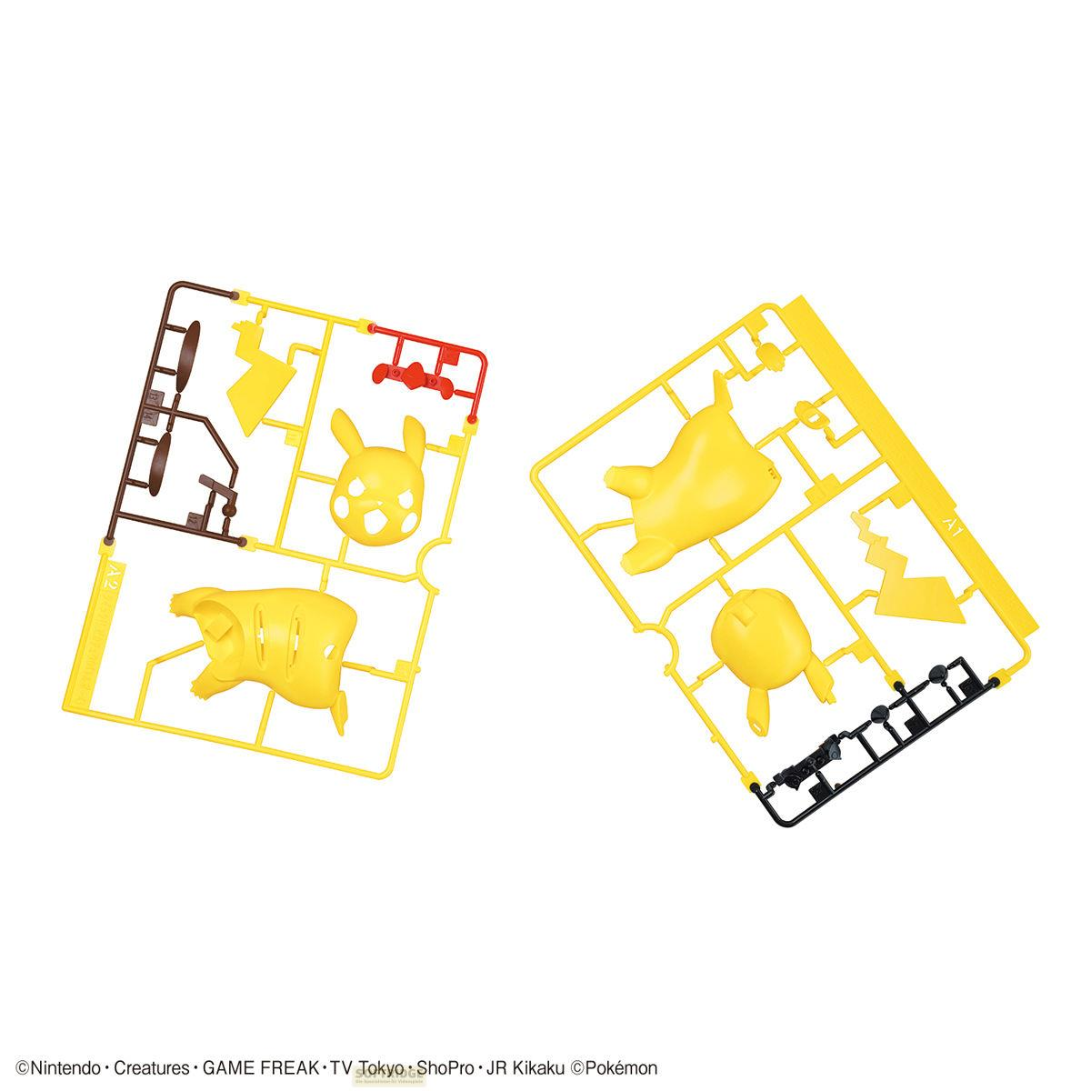 Deux grappes en plastique avec des pièces Pokémon jaunes, marron et rouges, dont le corps et la tête de Pikachu.