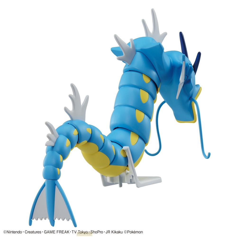 Une figurine bleue et jaune de type dragon avec des ailerons blancs.