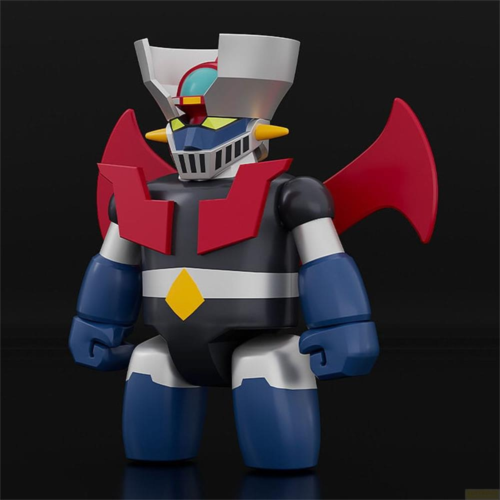 Un robot colorato con ali rosse e casco argentato su sfondo nero.