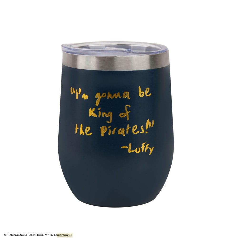 Vaso azul oscuro con texto dorado: "¡Seré el Rey de los Piratas!". -Luffy.
