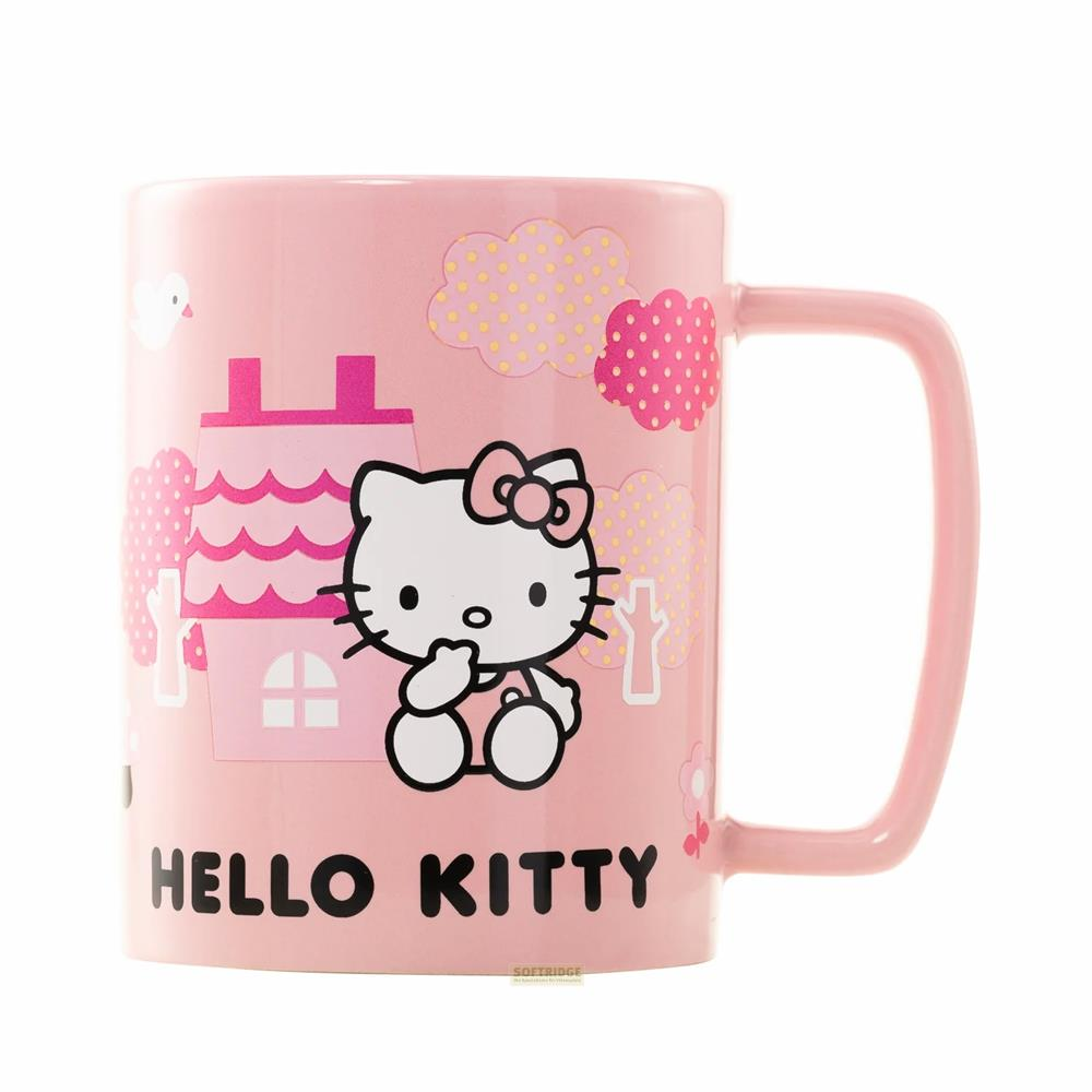 Taza rosa de Hello Kitty con nubes, casa, árbol, pájaro y texto HELLO KITTY.