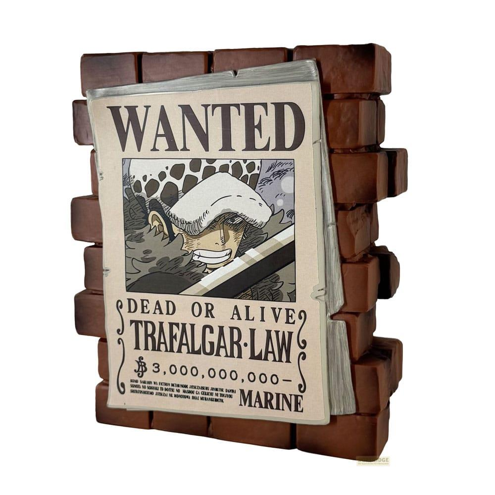 Cartel de "Se Busca" de Trafalgar Law en una pared de ladrillos.