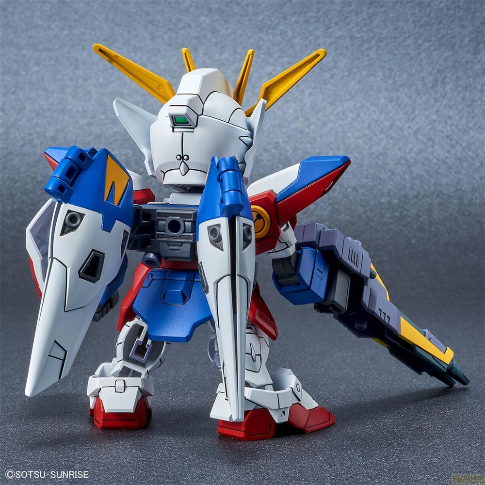 Un petit robot blanc, bleu et rouge avec des pointes jaunes.