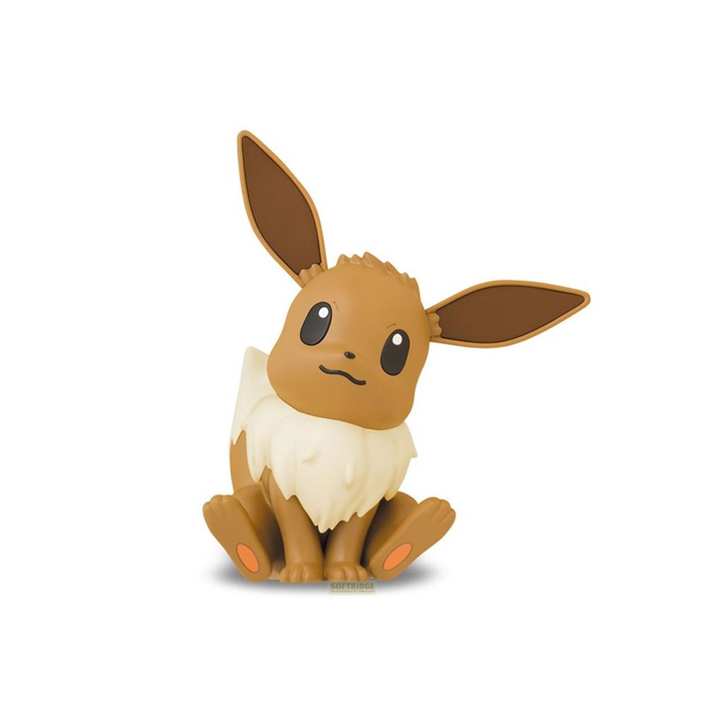 Une figurine Evoli marron est assise droite, oreilles pointues, col crème.