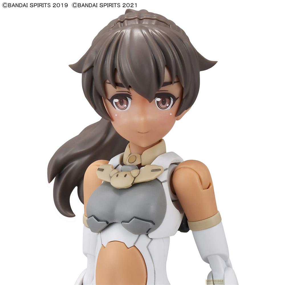 Figur einer jungen Frau mit braunen Haaren und Anime-Augen in weißem Outfit.