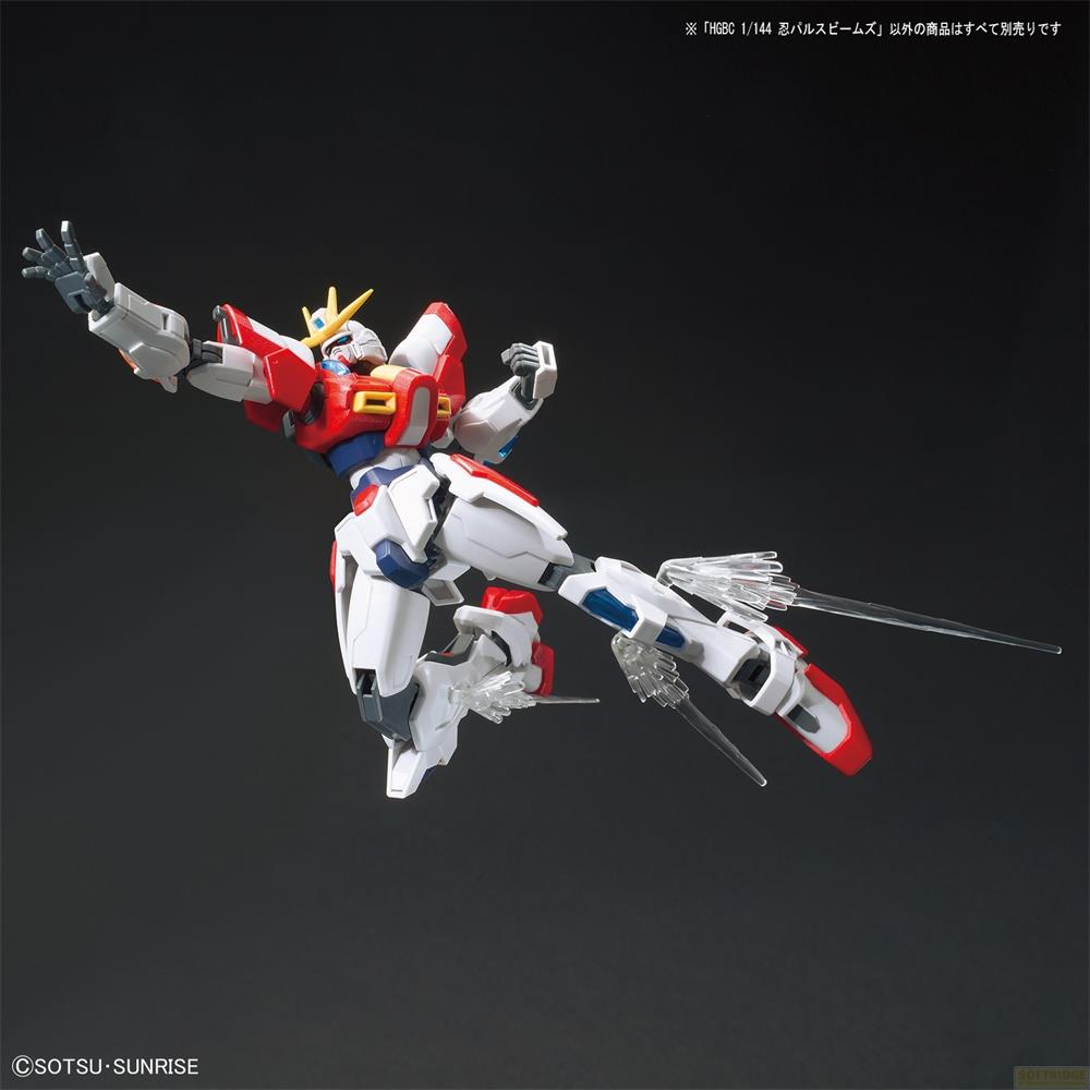Ein weißer, roter und blauer Gundam-Roboter mit durchsichtigen Waffen.