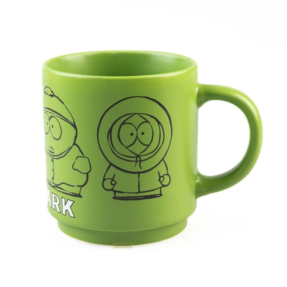 Taza verde con personajes de South Park impresos.