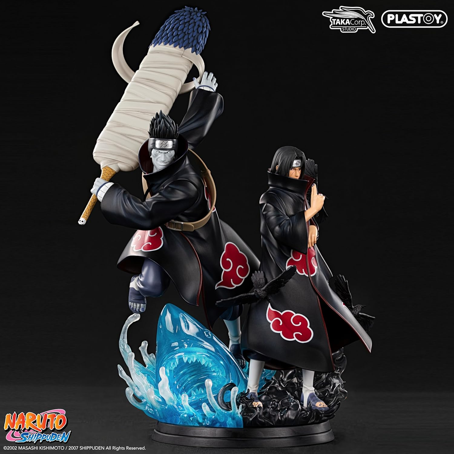 Zwei Naruto-Figuren in schwarzen Roben mit roten Wolken. Einer hält ein riesiges Eis, der andere eine Waffe.