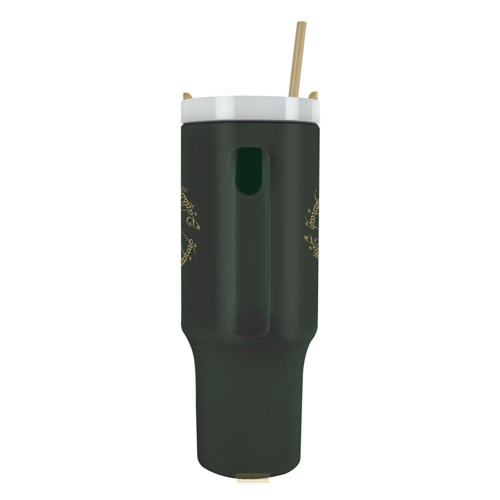 Vaso verde oscuro con tapa y pajita blancas. Presenta letras doradas.