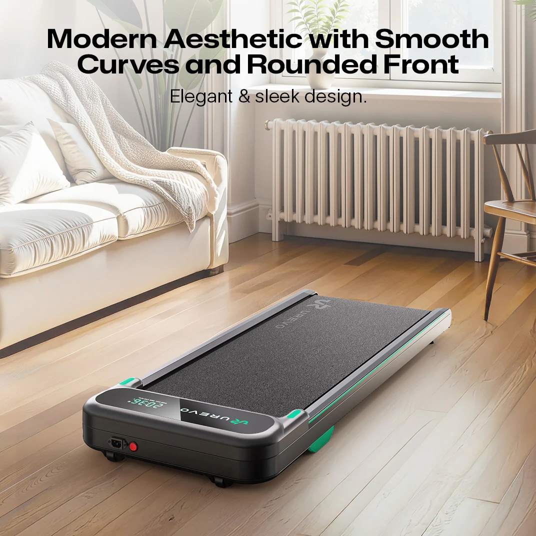 Kompaktowa bieżnia w jasnym pokoju z sofą i grzejnikiem.