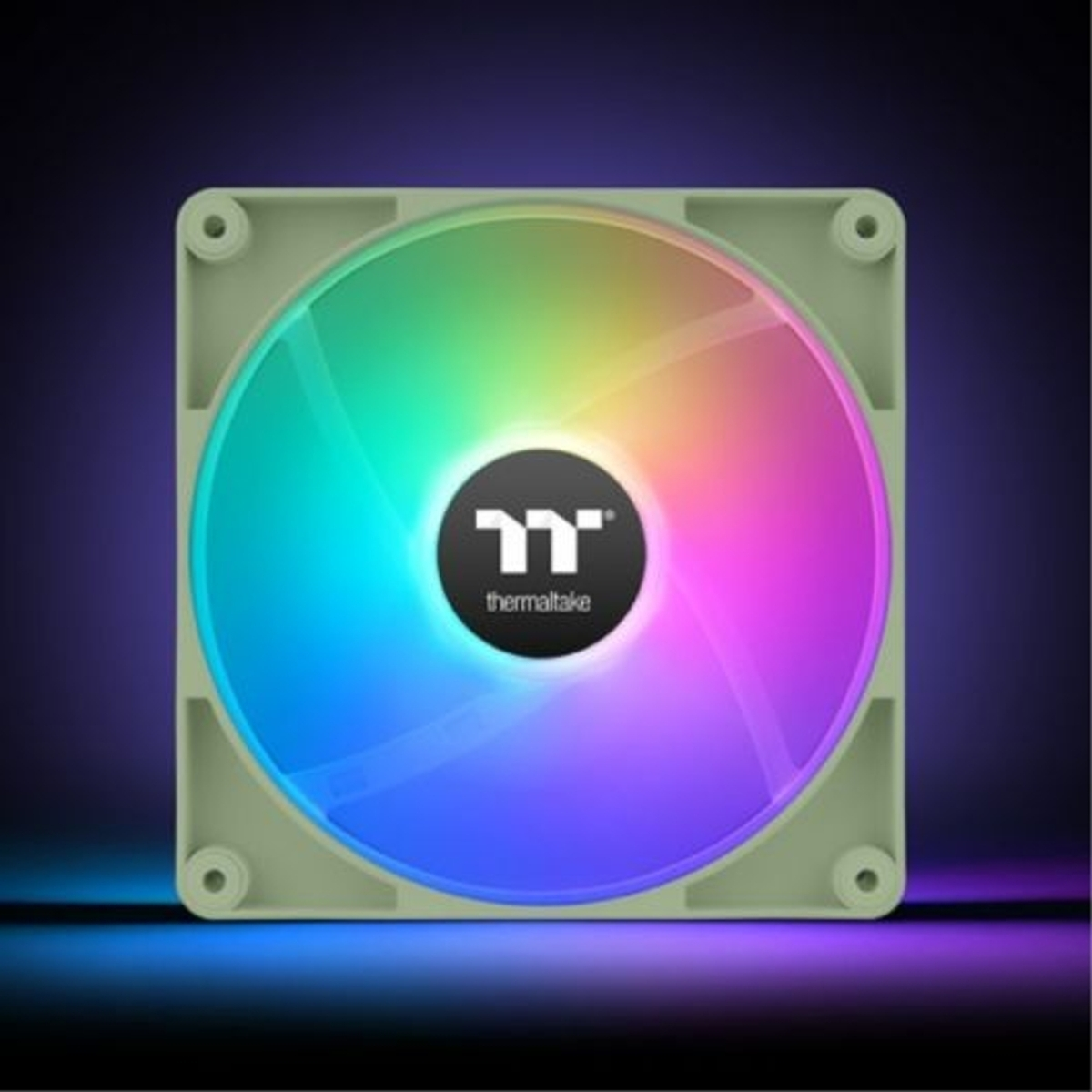 Un ventilador iluminado con colores RGB y el logo de Thermaltake.