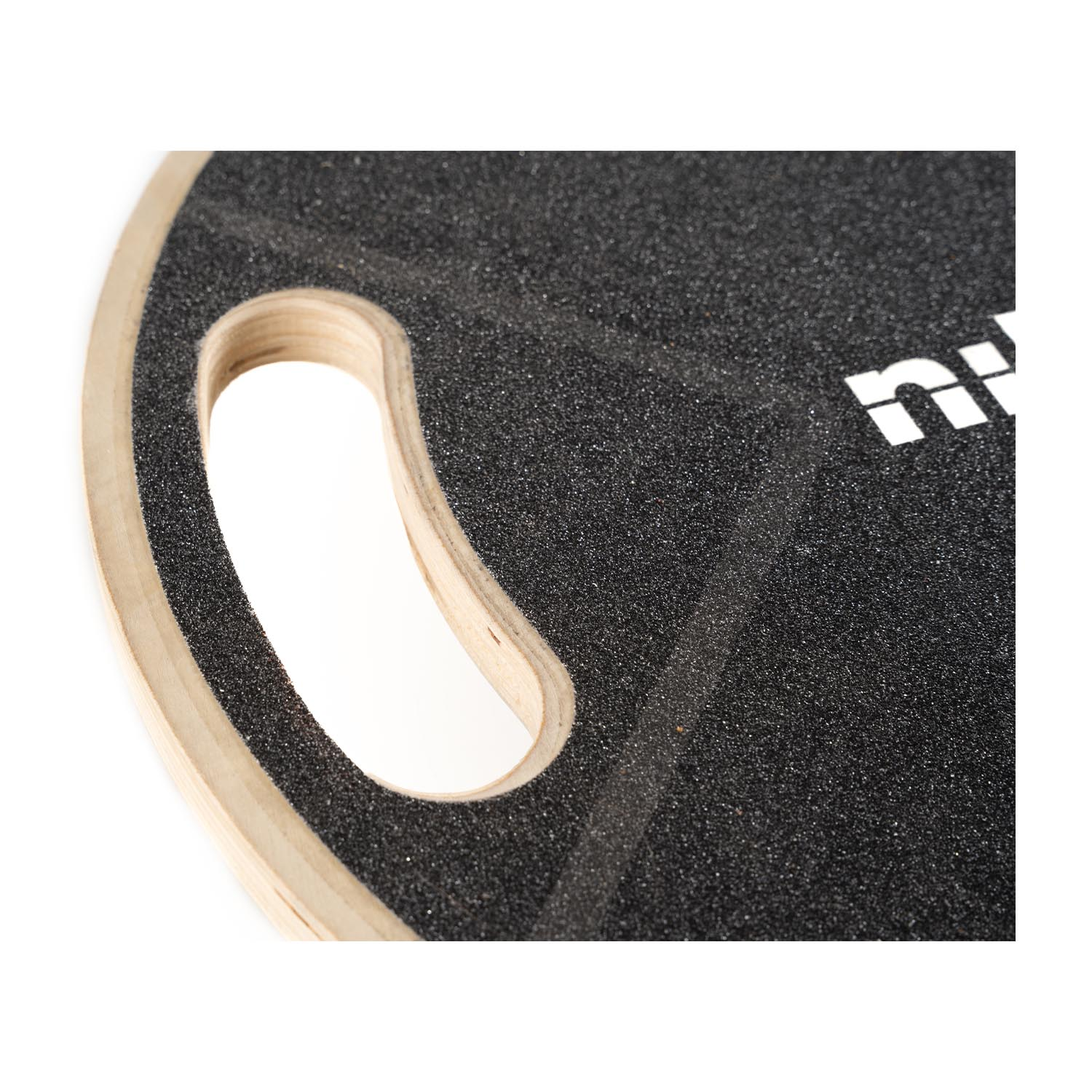 Tavoletta di equilibrio rotonda in legno con superficie antiscivolo nera.