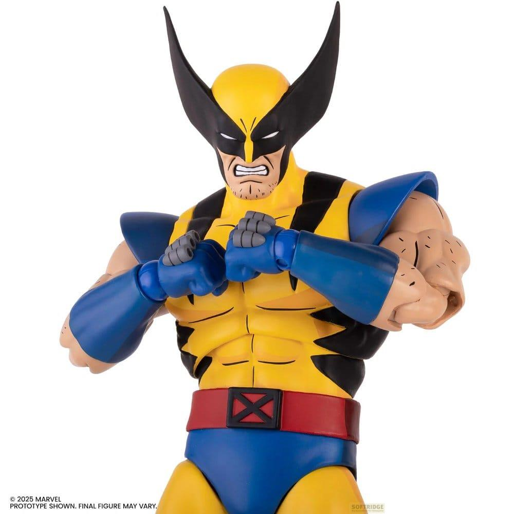 Actionfigur Wolverine in gelb-blauem Kostüm, Fäuste geballt, mit Maske und roten Gürtel.