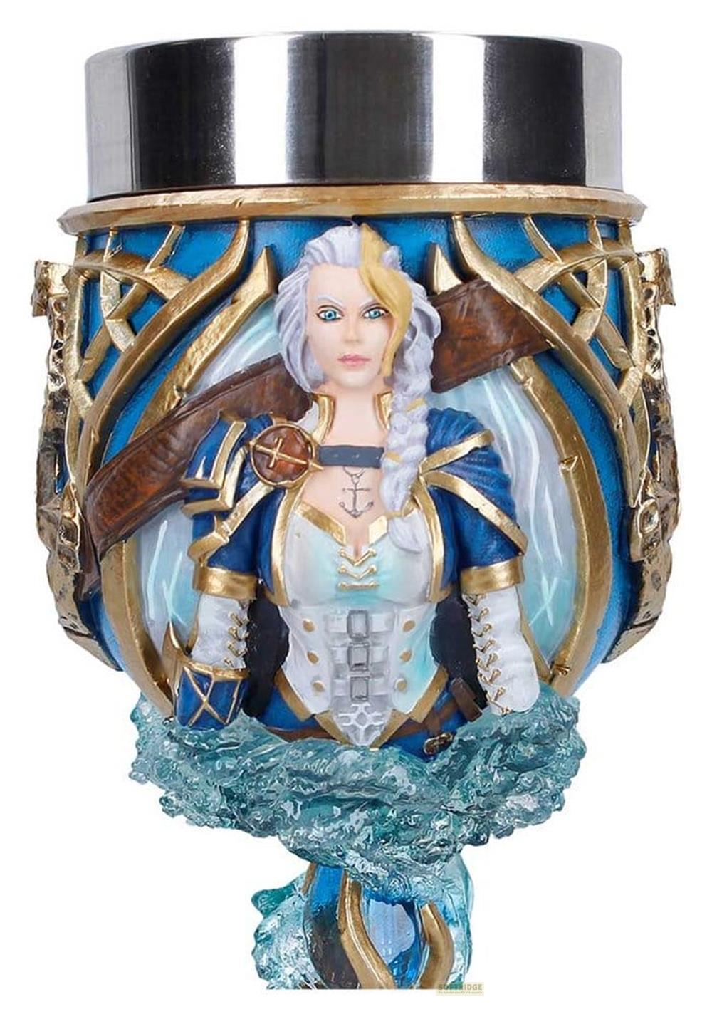 Eine Figur mit blauem und goldenem Outfit, steht auf blauen Wasserwellen.