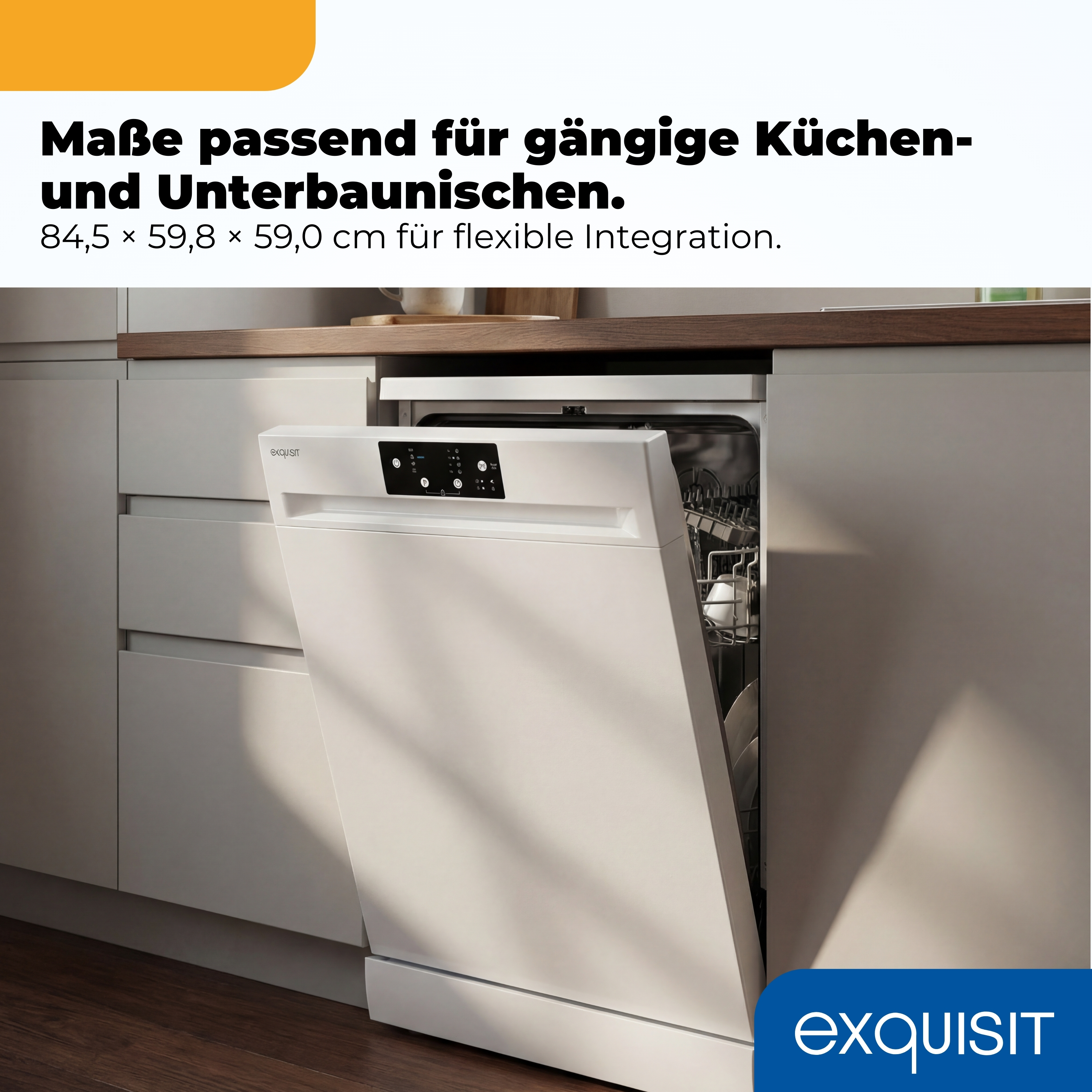 Einbaugeschirrspüler mit geöffneter Tür in einer modernen Küche.