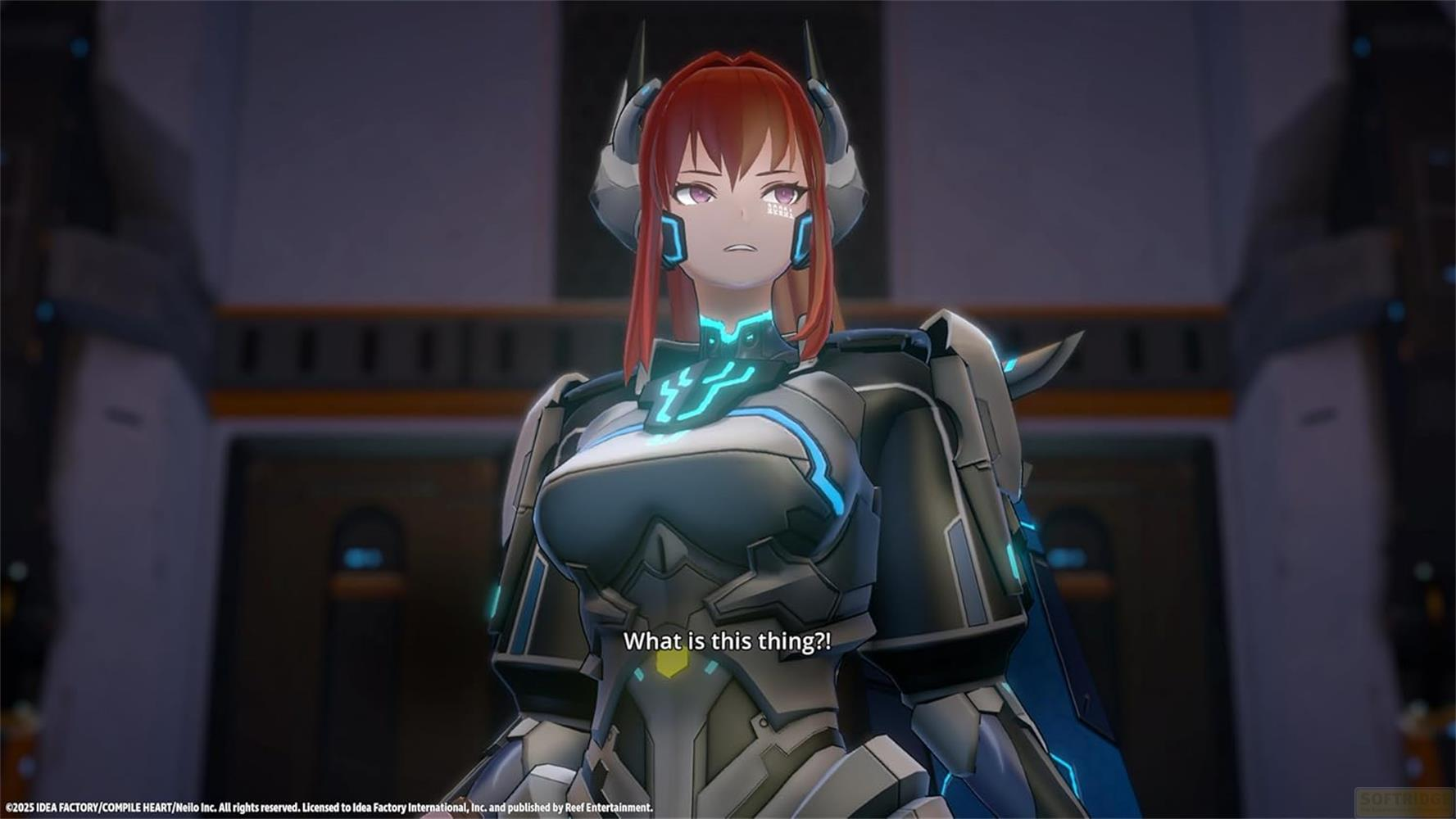 Eine Frau in einer Rüstung mit roten Haaren und lila Augen blickt fragend.
