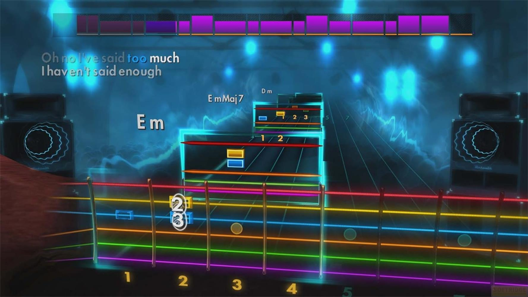 Interfaccia di gioco musicale con note di chitarra e testi su sfondo blu.