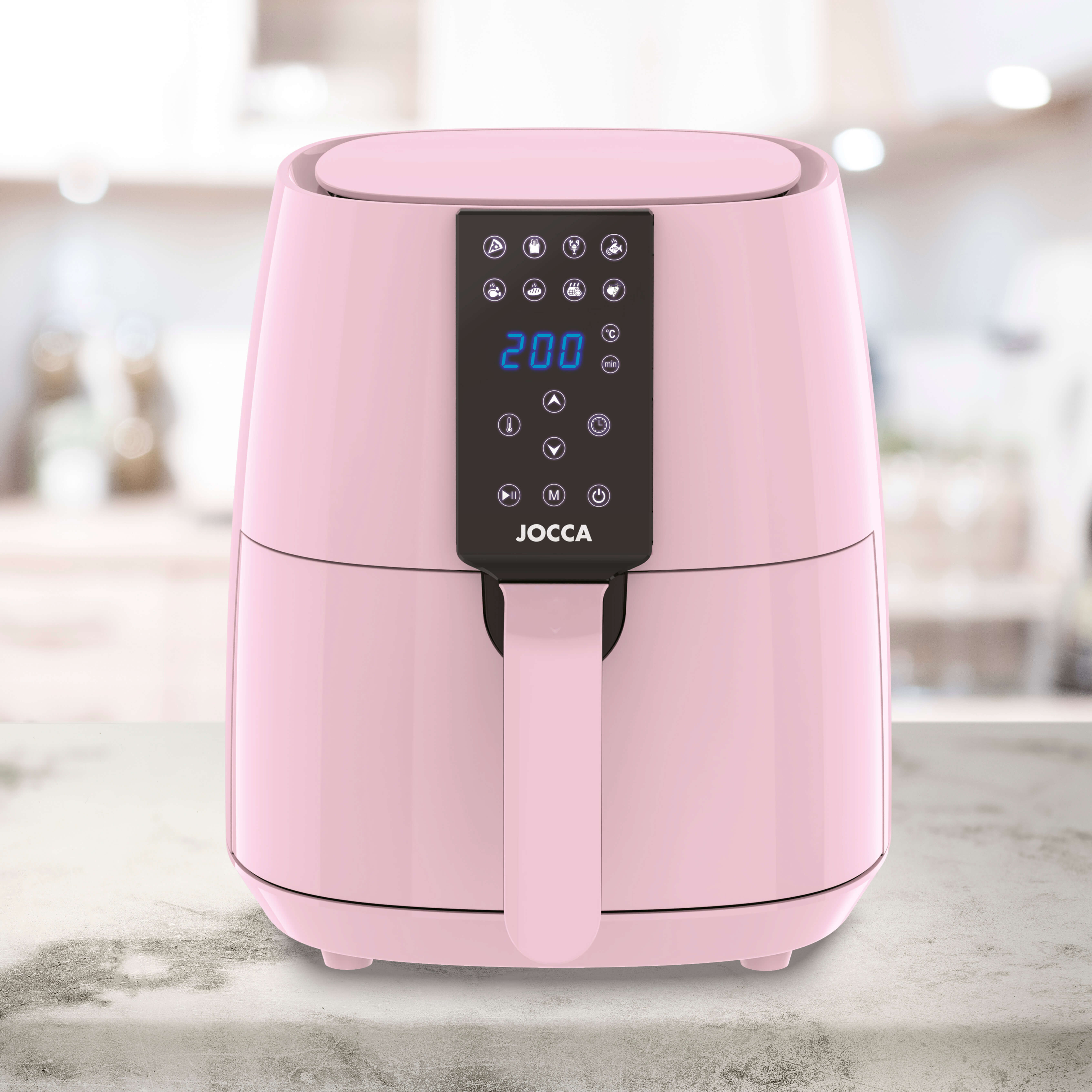 Una friggitrice ad aria rosa con display digitale è su un piano di lavoro.
