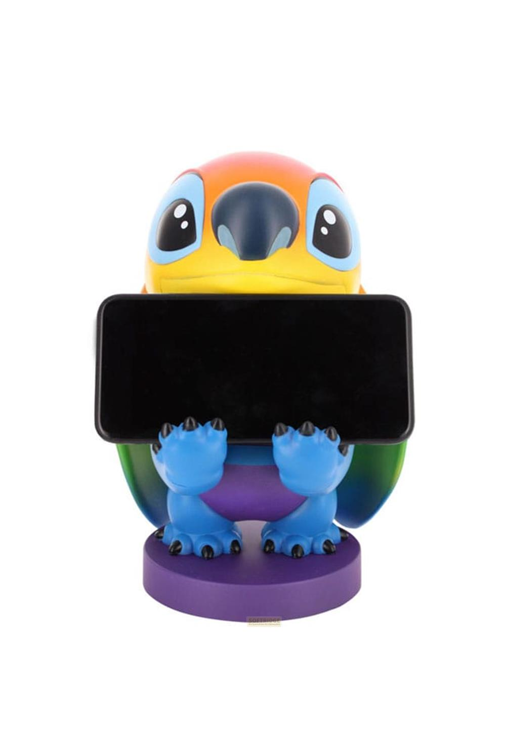 Una figura colorata tiene uno smartphone nero davanti a sé.