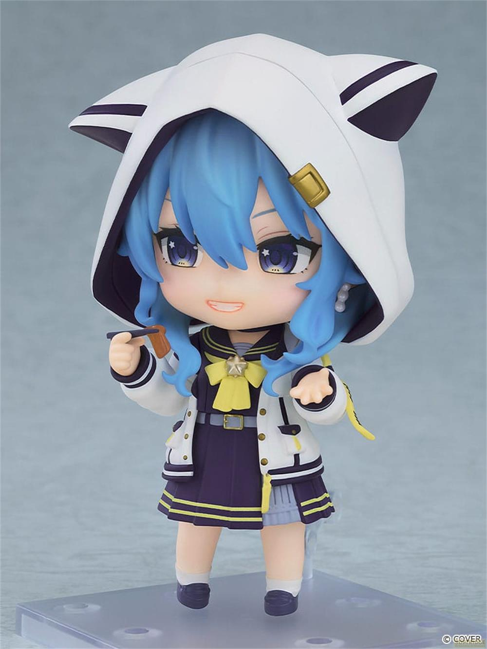 Eine Anime-Figur mit blauen Haaren, die einen weißen Hoodie mit Katzenohren trägt.