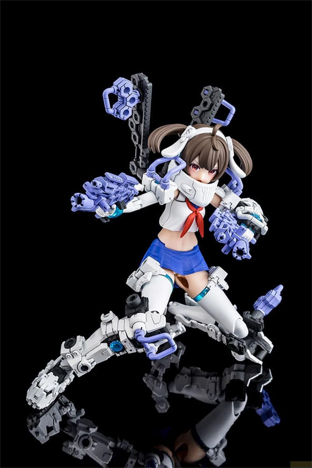 Une figurine en costume blanc, jupe plissée bleue et foulard rouge.