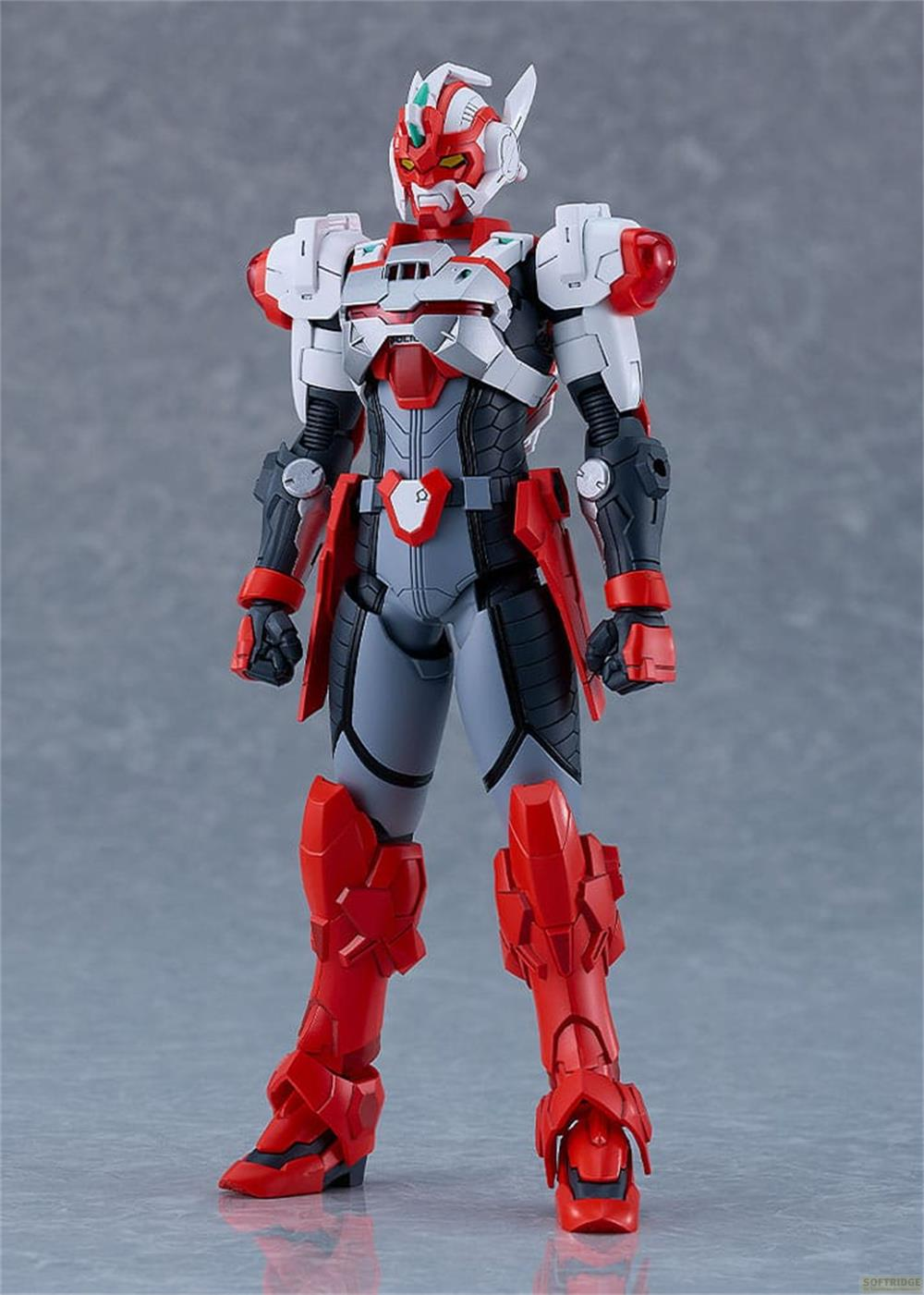 Un robot détaillé de figurine d'action rouge, blanc et gris avec des détails d'armure complexes.