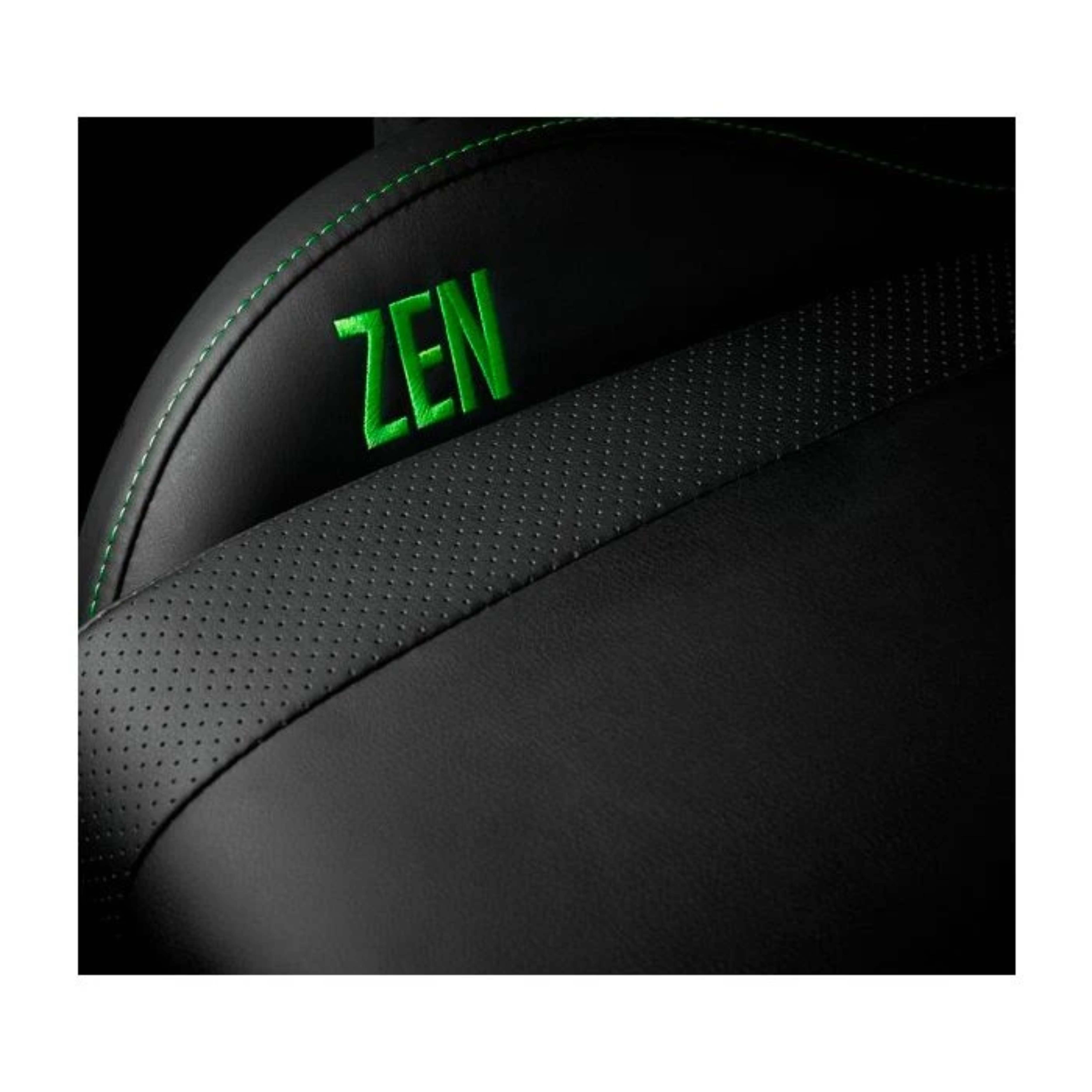 Zwart stoel met groene stiksels en het woord ZEN in groene letters.